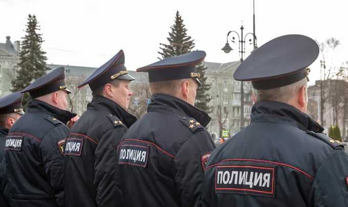 В Екатеринбурге начали судить группу полицейских, обвиняемых в получении взятки