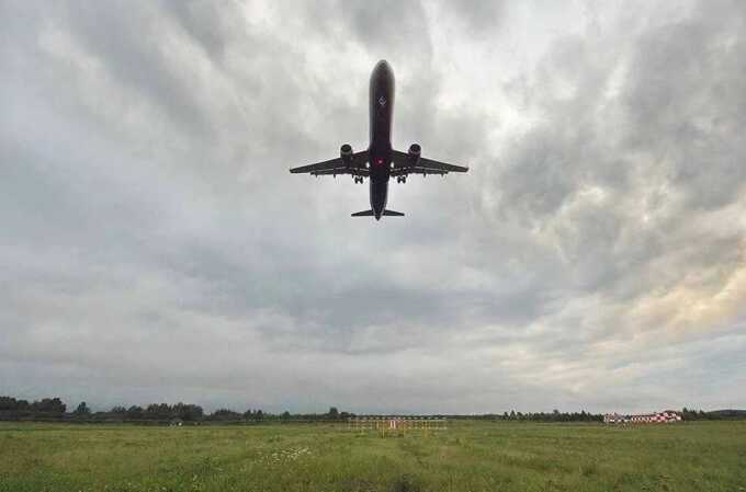 Тело мужчины обнаружили в туалете самолета во время рейса в Самару